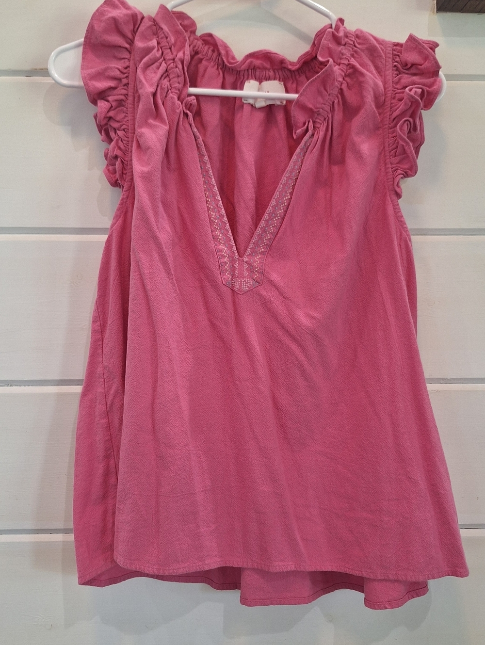XiRENA Pink Ruffled Cap-Sleeve V-Neck Camisole